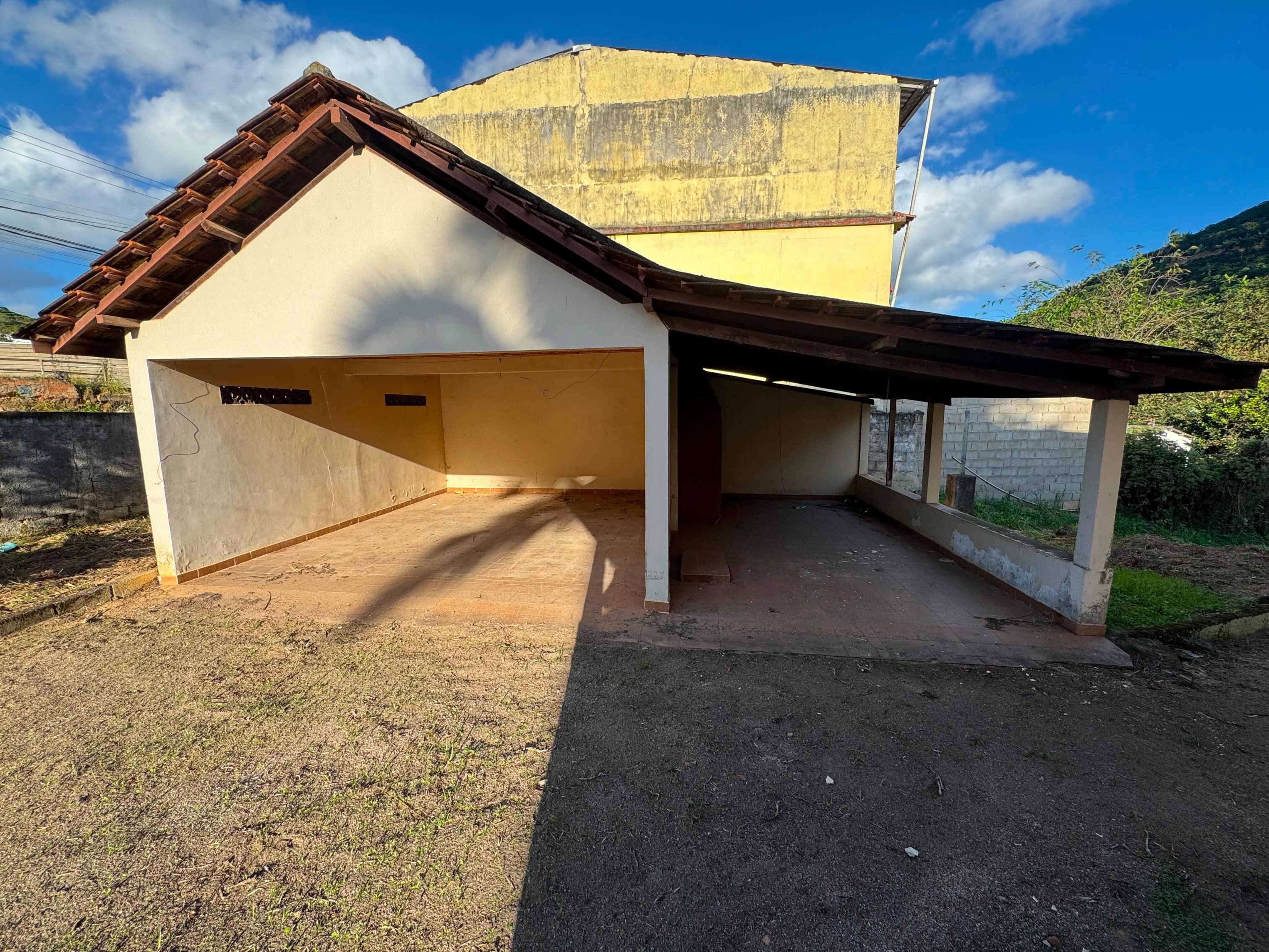 CASA DISPONÍVEL PARA VENDA